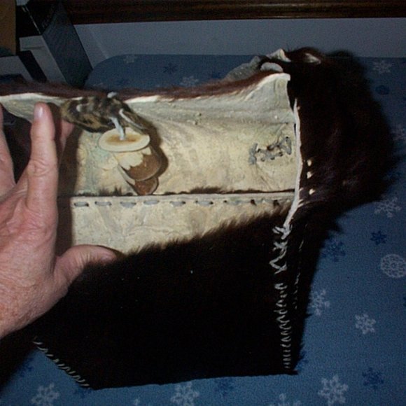 Handmade leather crossbody purse with fur - Picture 5 of 8